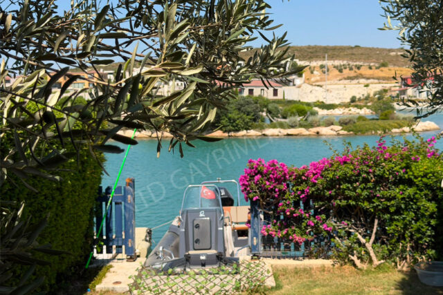 PORT ALAÇATI DENİZE SIFIR KONUMDA SATILIK VİLLA